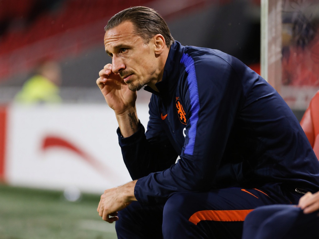 范尼执教的足球俱乐部近期表现令人堪忧。曾